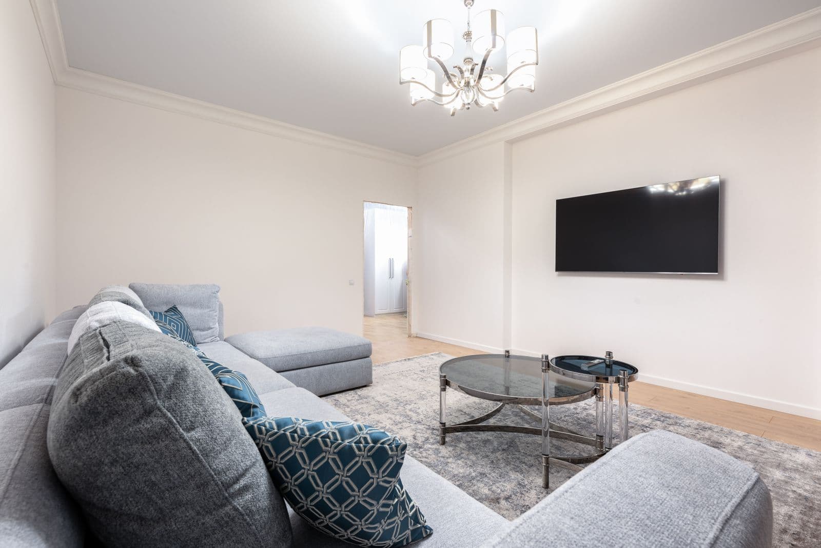 Living room with crisp white paintwork